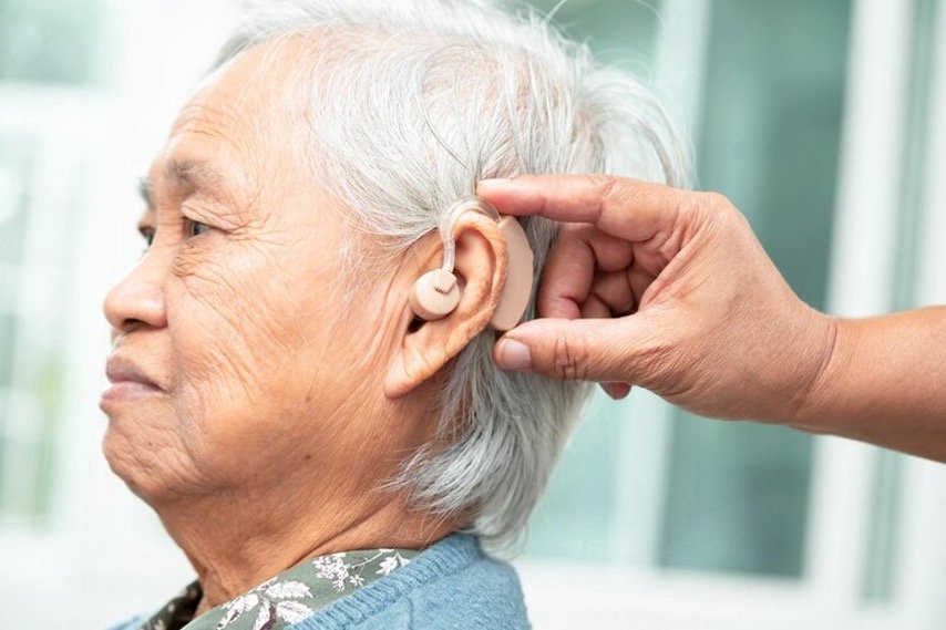 Person with hearing aid testimonial